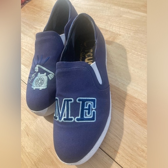 Circus by Sam Elderman call me slip on shoes in blue. Can’t find size - Picture 4 of 9
